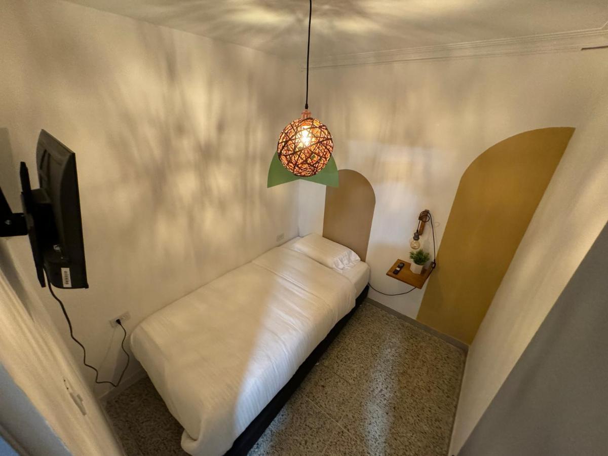 Rustik House Hotel Medellin Bagian luar foto