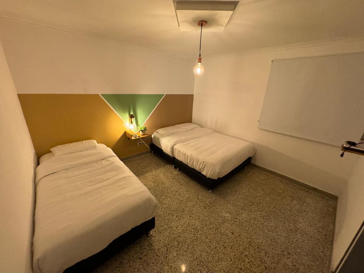 Rustik House Hotel Medellin Bagian luar foto