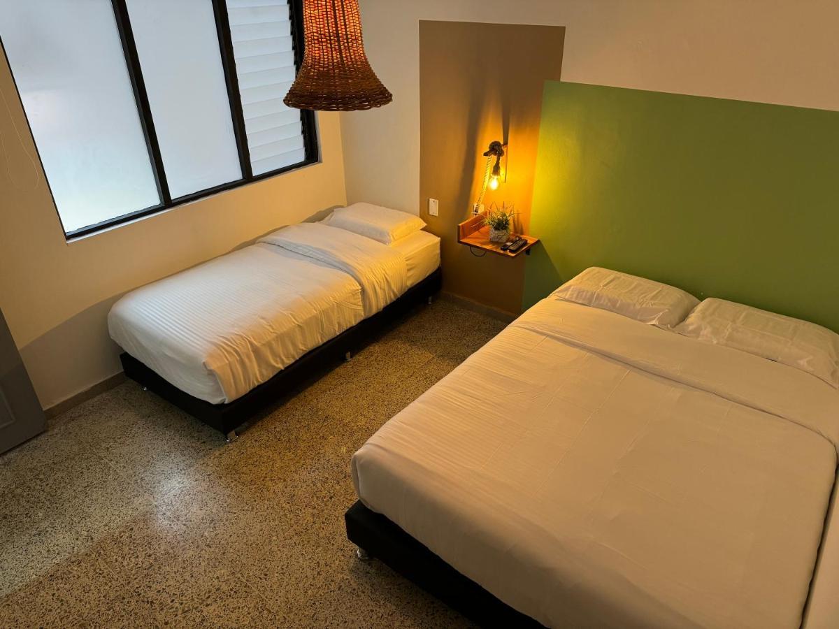 Rustik House Hotel Medellin Bagian luar foto